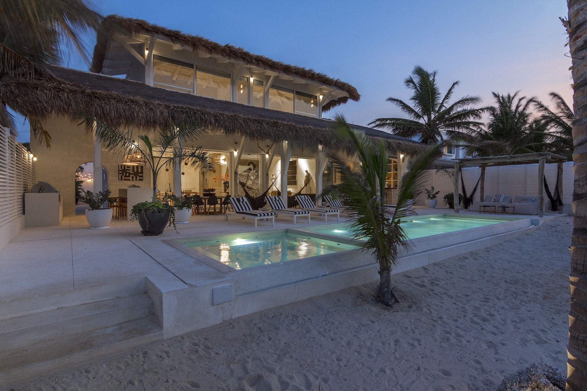 Tour An Eclectic Beach House On Mexico S Yucatán Peninsula The Study Set On The Sandy White Ss Of Mexico S Yucatán Peninsula This Beach House By Sofía Aspe Is In Many Ways Reminiscent Caribbean Properties
