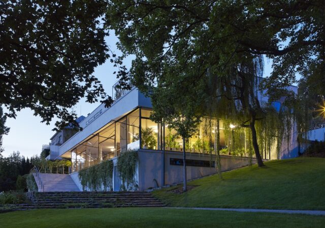 featured image for post: Tour an Ultramodern 1930 Villa by Mies van der Rohe