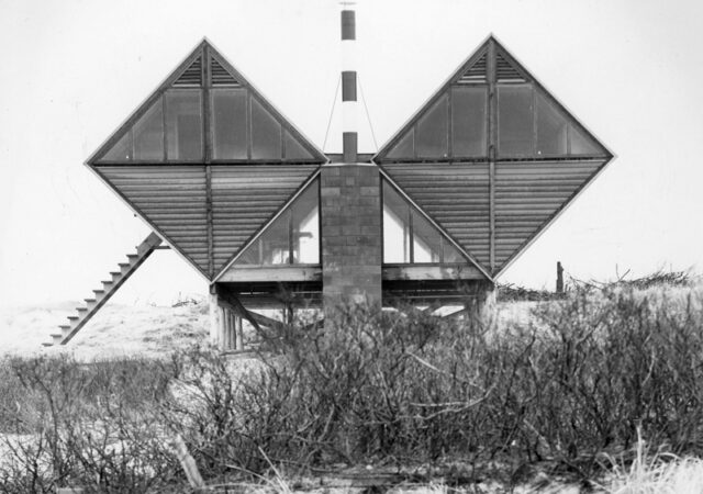 featured image for post: The Incredible, Gravity-Defying Architecture of Andrew Geller