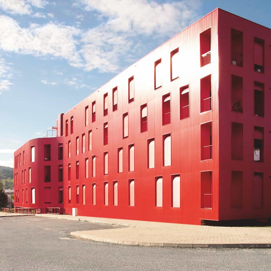 Flex-Red apartment complex in Portugal by Cerejeira Fontes Architects