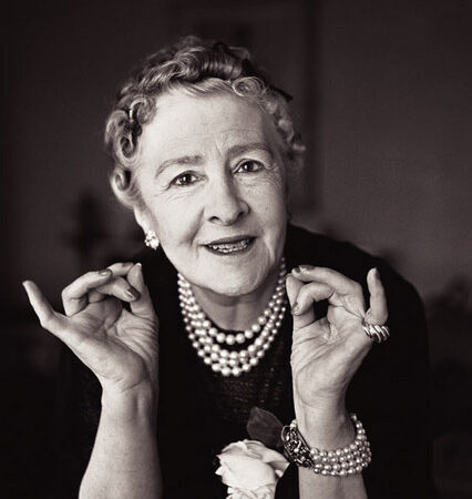 featured image for post: Decorators to Know: Syrie Maugham
