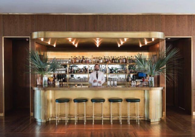 featured image for post: 20 Toast-Worthy Bars