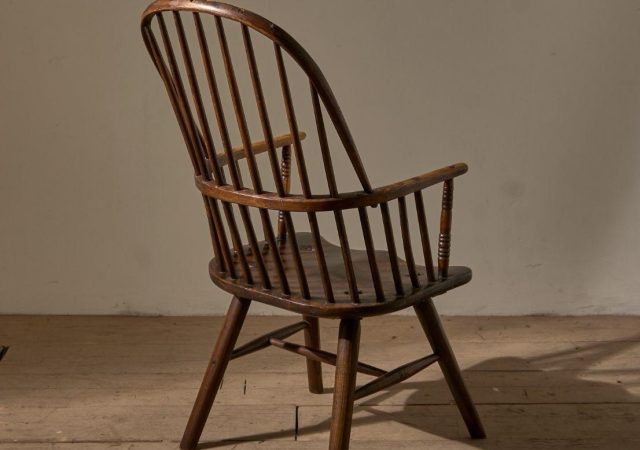 featured image for post: Types of Antique and Vintage Chairs: A Visual Buying Guide