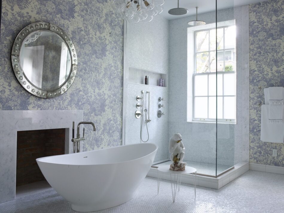 Rebecca Caudwell's master bathroom