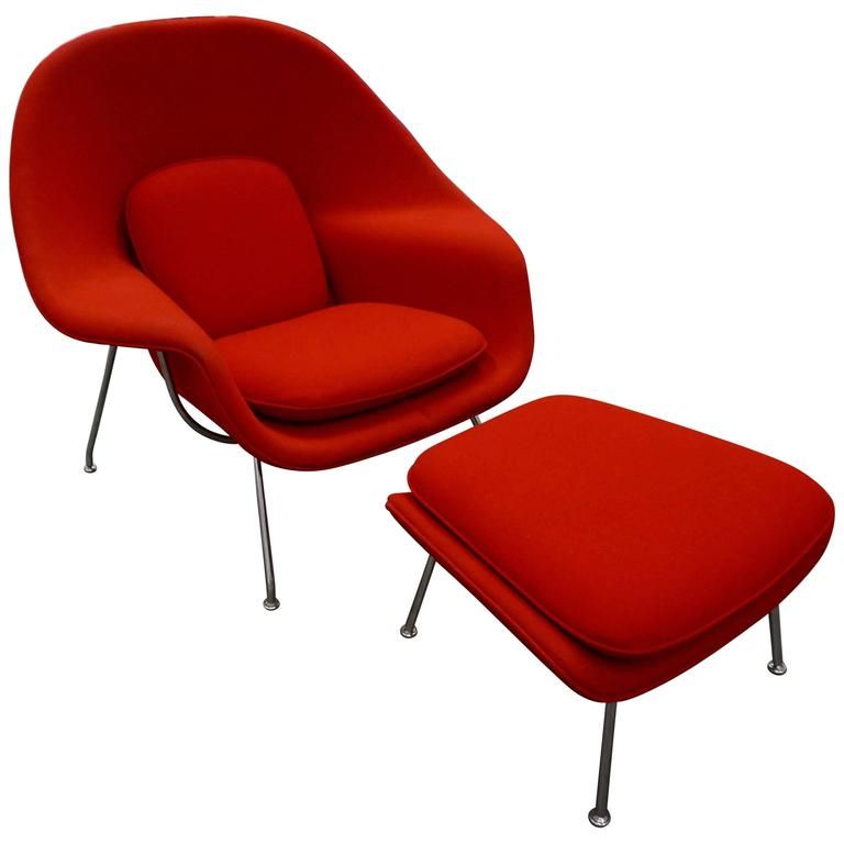 fauteuil et ottomane rouges