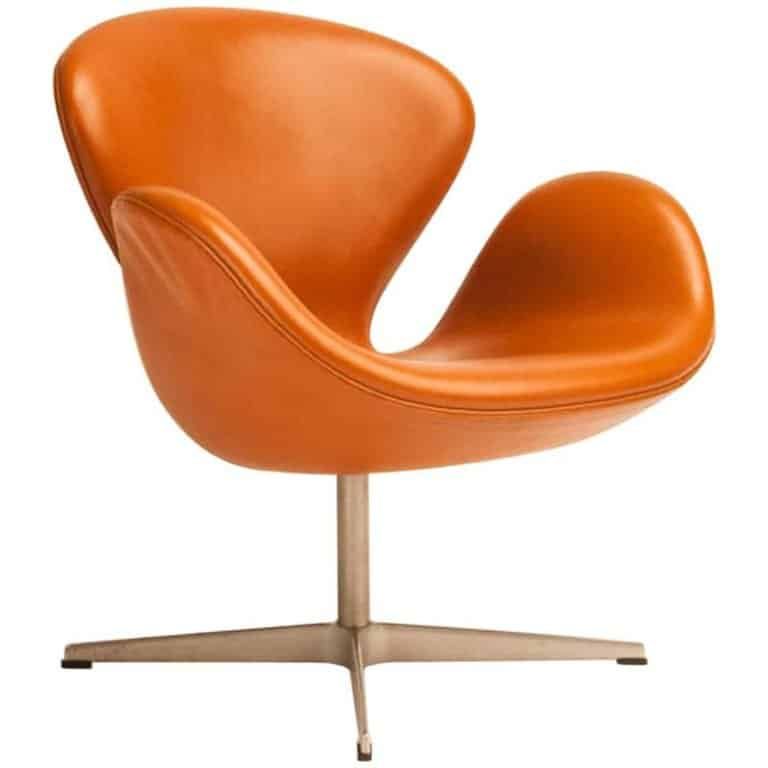 chaise en cuir brun