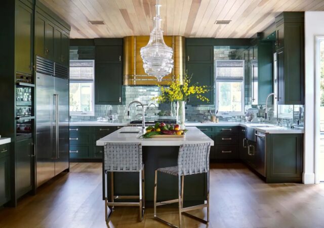 featured image for post: 11 Green Kitchens Where Emerald Shines and Sage Is All the Rage