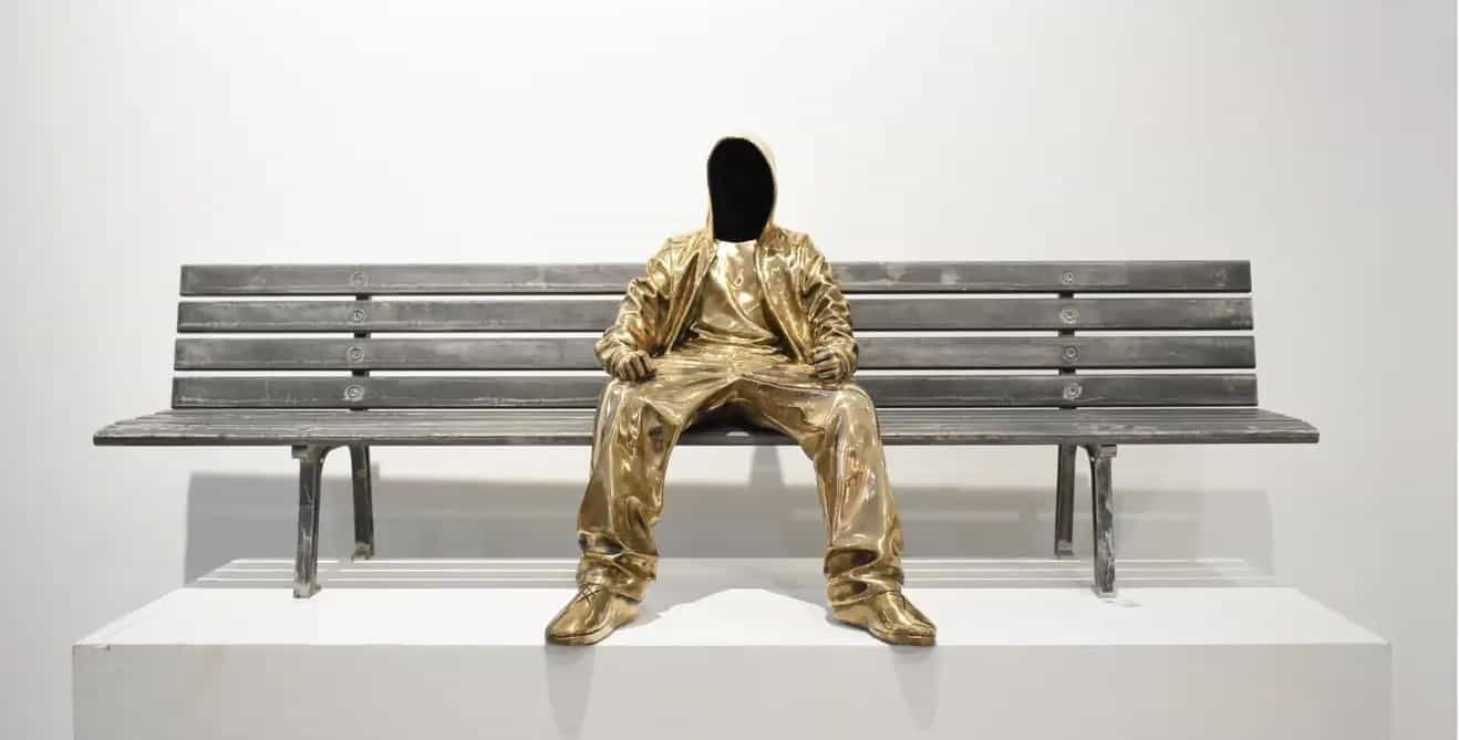 featured image for post: To Make This Bronze Sculpture, Huang Yulong Completely Lost Himself