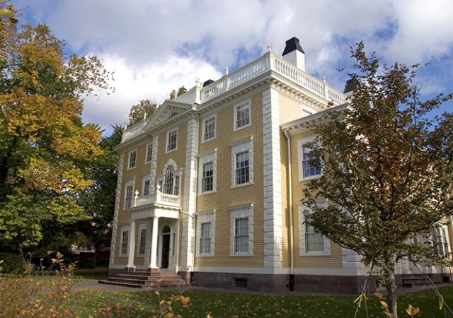 featured image for post: Ivy League Architecture: 8 Buildings from America’s Most Prestigious Campuses