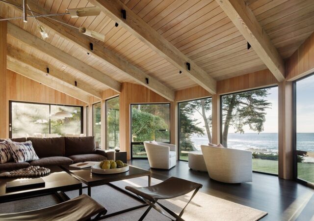 featured image for post: 24 Relaxing California Coastal Interiors