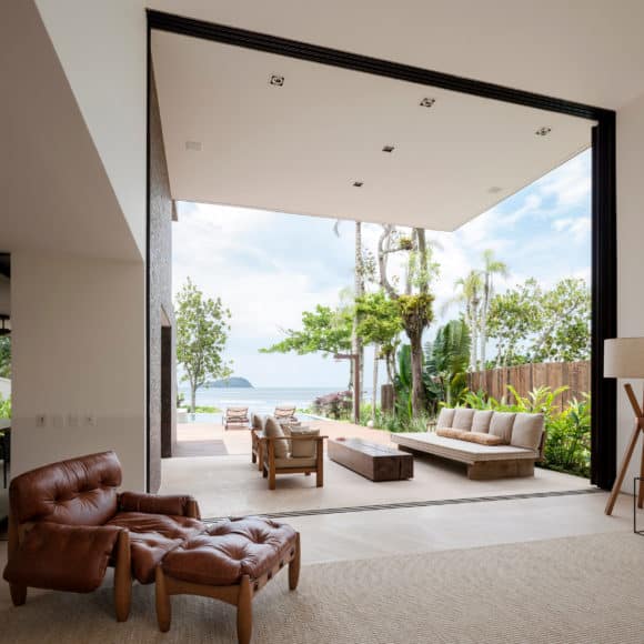 House in Praia Baleia by Studio Arthur Casas