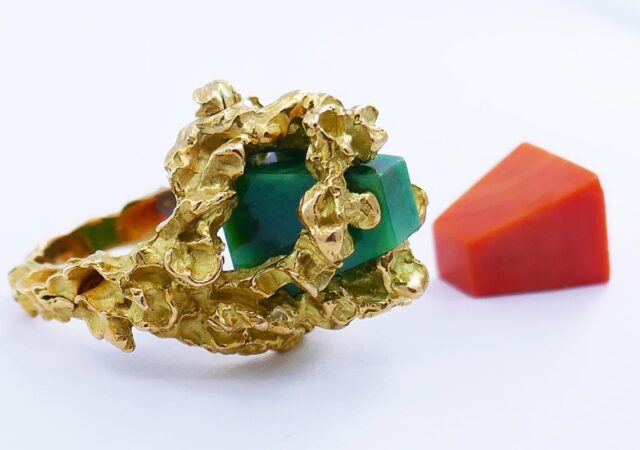 featured image for post: Chaumet, Designer of the Medals for the Paris Olympics, Also Crafted This Ingenious Modernist Ring with Interchangeable Stones