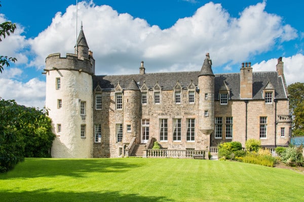 featured image for post: 4 Castles You Can Actually Buy in Great Britain