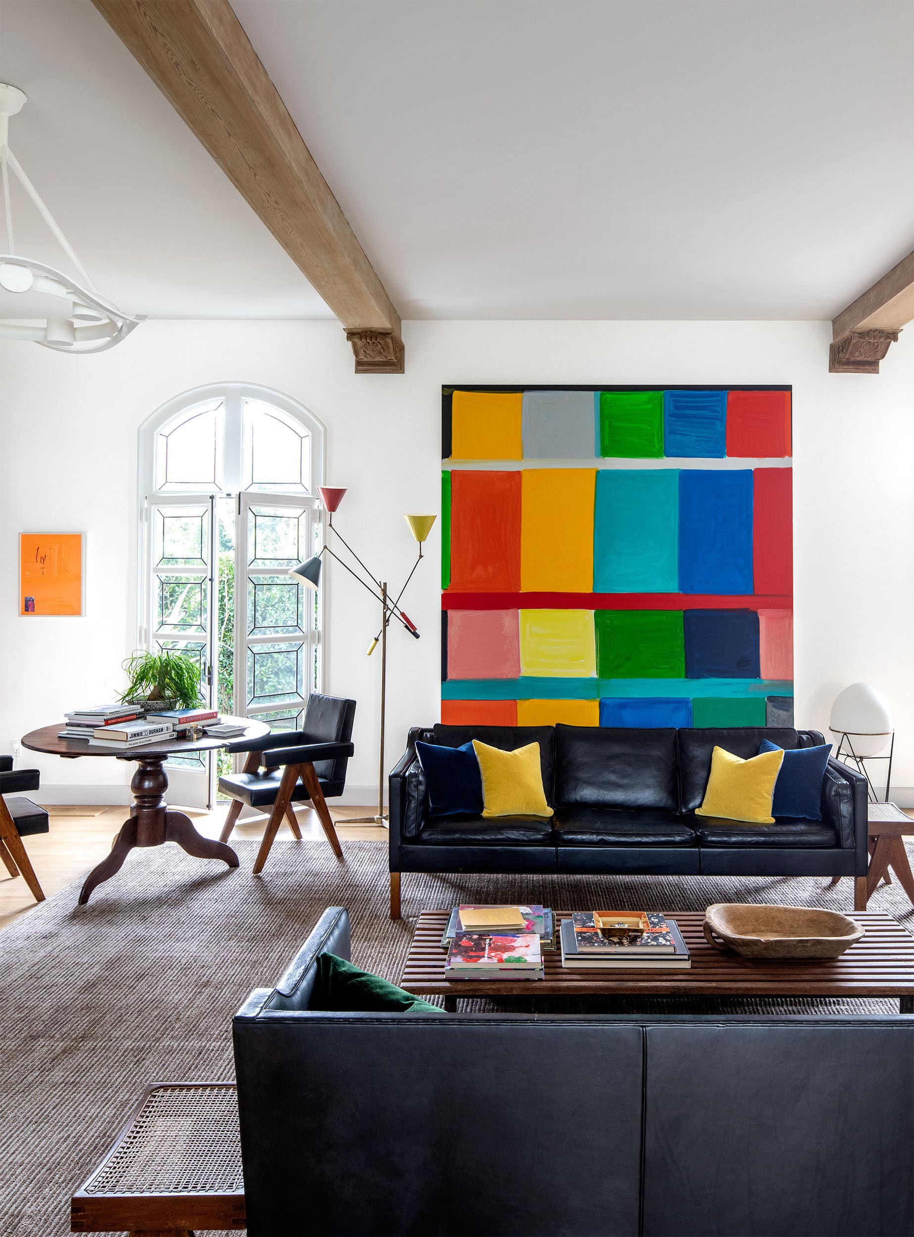 featured image for post: 12 Dramatic Rooms from the 1stDibs 50 Where Art Is the Star of the Show