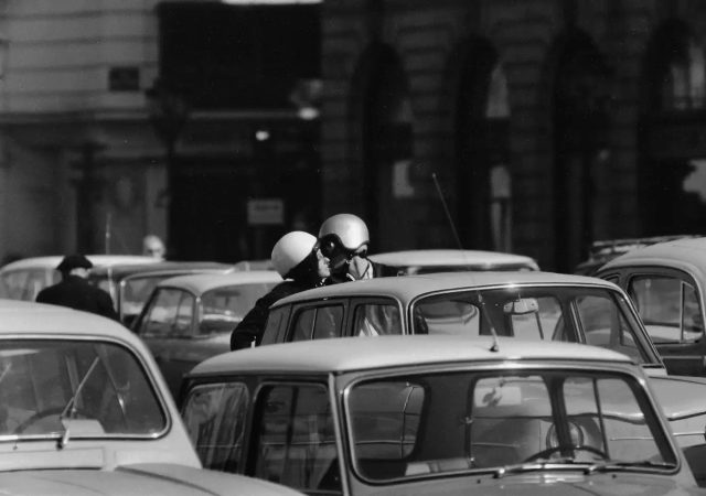 featured image for post: Robert Doisneau’s Camera Followed Human Connections on the Streets of Paris