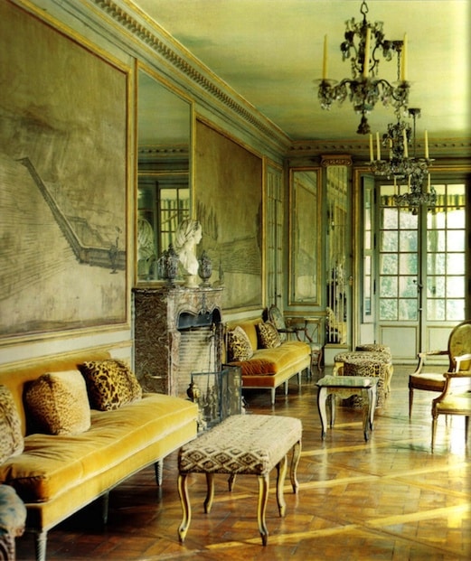According to de Wolfe, animal prints belonged alongside French antiques.