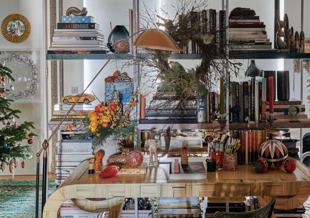 featured image for post: Holiday at Home: Hubert Zandberg Crafts a Fun and Festive Library in London