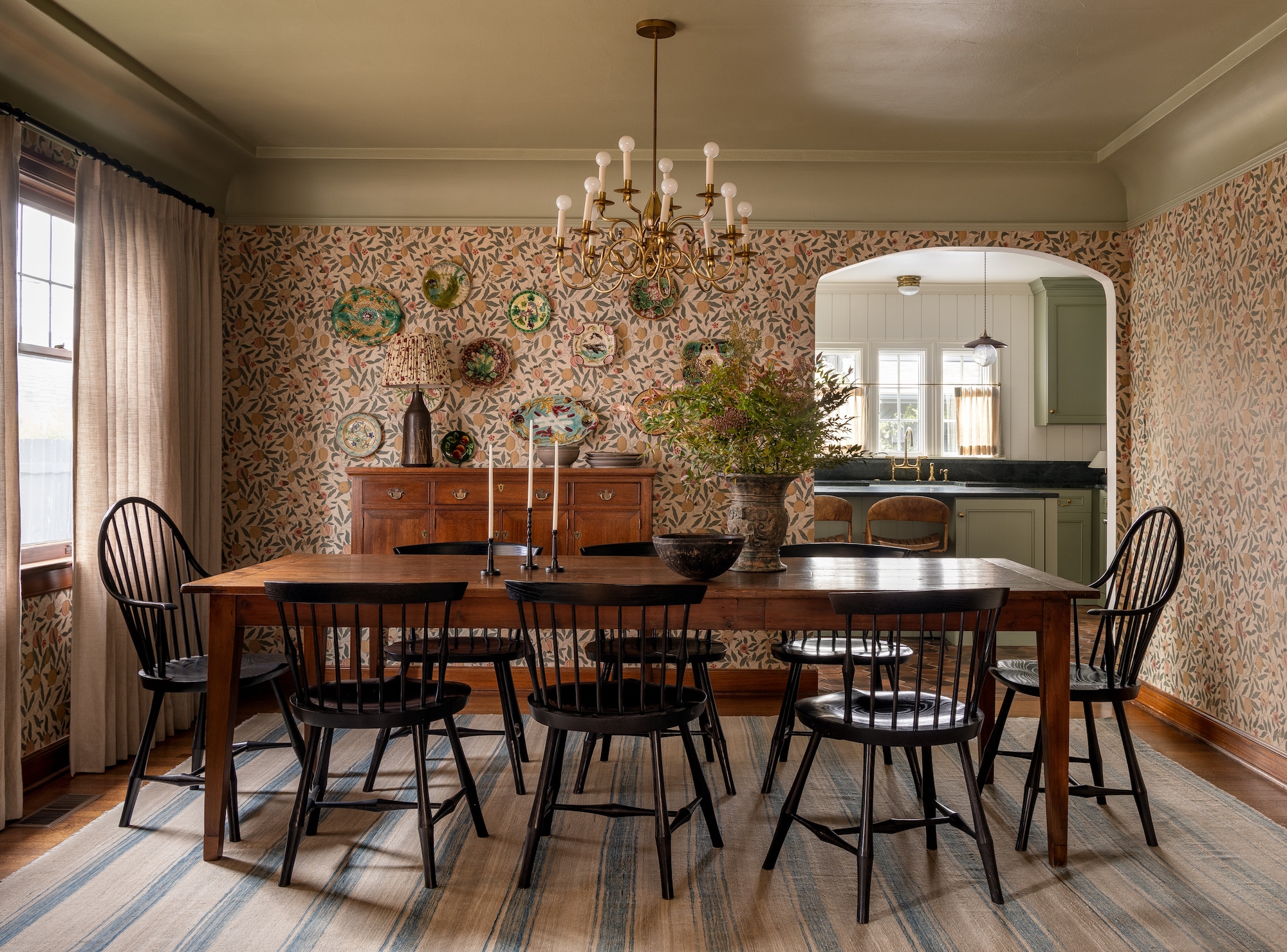 12 Floral-Accented Rooms with a Handmade, Folkloric Feel