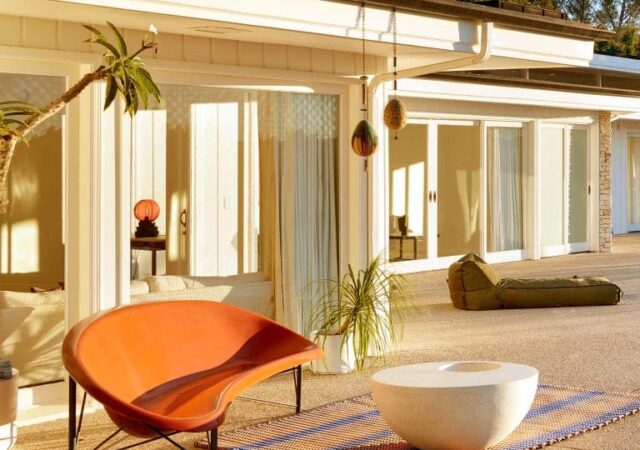 featured image for post: Outdoor Furnishings That Are Super Cool for the Pool
