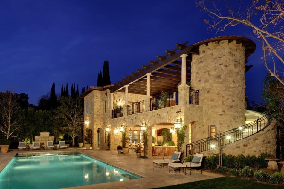 Poolhaus im italienischen Stil, entworfen von der Landry Design Group
