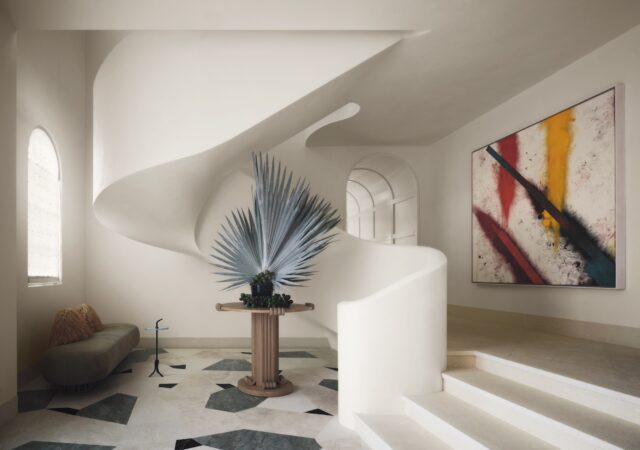 featured image for post: Large-Scale Art Makes a Dramatic Statement in Rooms by 1stDibs 50 Designers
