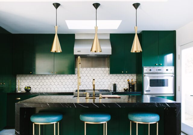 featured image for post: 8 Spaces with Glamorous Touches of Brass