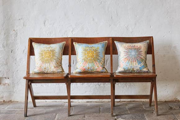 featured image for post: 10 Luxury Throw Pillows That Deserve a Prime Spot on Your Couch