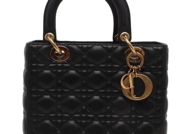 featured image for post: In a Sale of Princess Diana’s Wardrobe, a Lady Dior Bag Fetched $325,000
