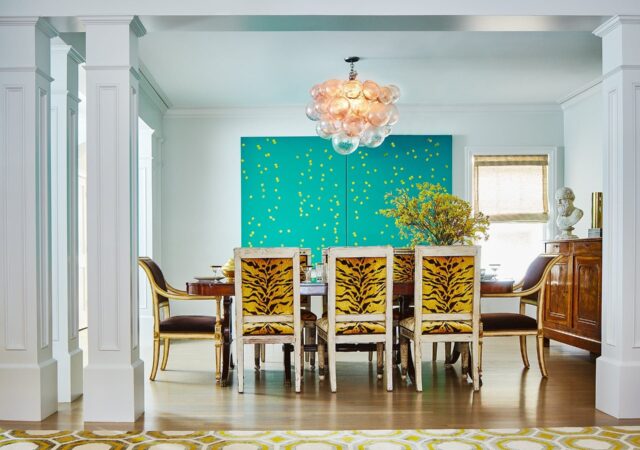 featured image for post: How Today’s Interior Designers Are Decorating with Animal Prints