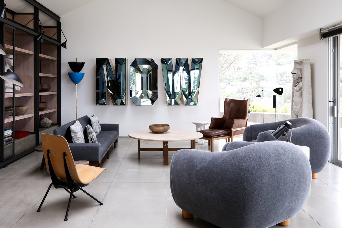 5 Standout Contemporary Mirrors (and How to Decorate with Them)