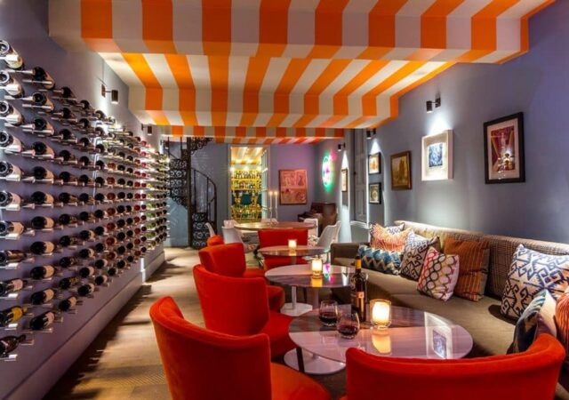 featured image for post: 7 Rooms Where the Ceiling Is the Center of Attention