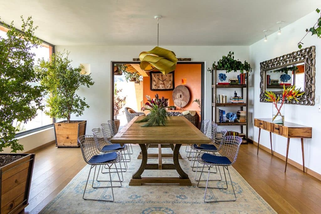 Lake Valle de Bravo dining room by Sofía Aspe