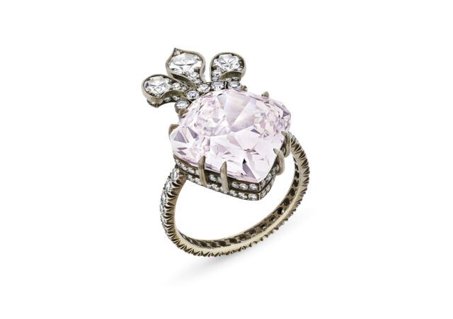 Mit 14 Millionen Dollar hat ein lila-rosa Diamant gerade einen neuen Rekord aufgestellt