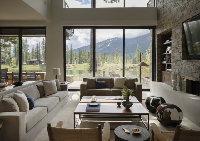 featured image for post: A Room We Love from the 1stDibs 50: Marmol Radziner