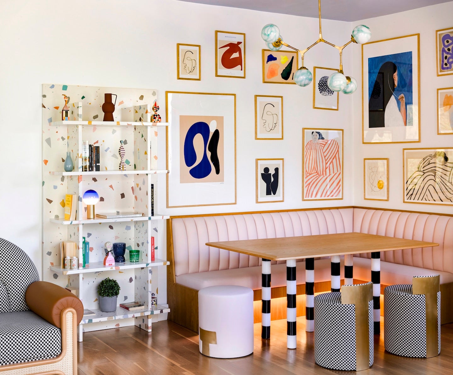 featured image for post: Merve Kahraman Maxed Out This Istanbul Pied-à-Terre with Her Own Daring Creations