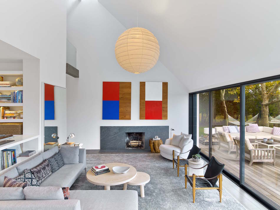 Springs living room by Meyer Davis
