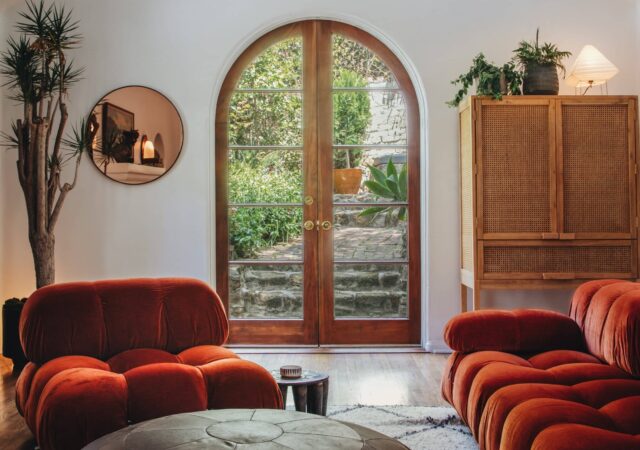 featured image for post: Who Is Mario Bellini, and Why Is His 1970s Camaleonda Sofa Everywhere Right Now?