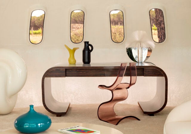 featured image for post: Bring a 1970s Vibe to Your Pad (or Pod) with This Sculptural French Desk
