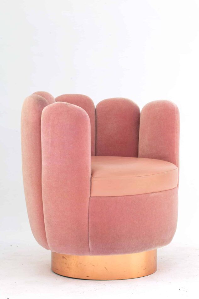 Un fauteuil Charlotte conçu par India Mahdavi pour le restaurant Gallery du Sketch de Londres