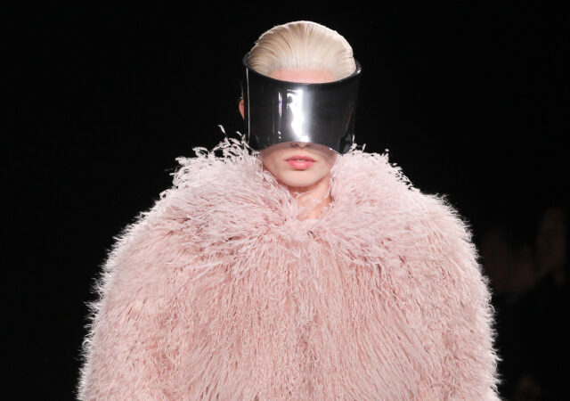 featured image for post: This Sarah Burton for Alexander McQueen Ensemble Is Part Zsa Zsa Gabor, Part ‘Blade Runner’