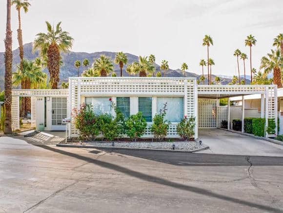featured image for post: Fantastic Photos of Mid-Century Trailer Homes in Palm Springs
