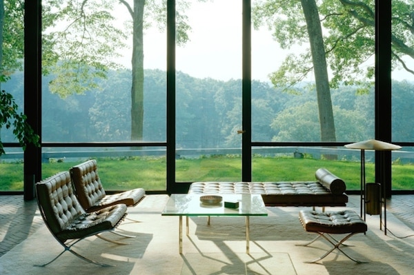 featured image for post: Glimpse Inside 6 Breathtaking Glass Houses