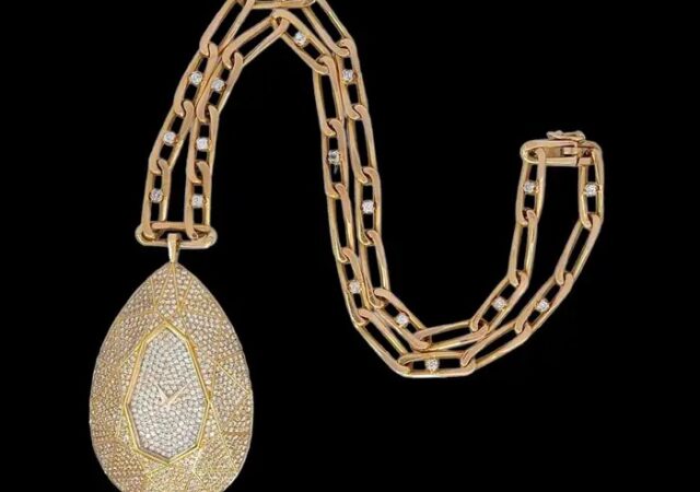 featured image for post: This Diamond-Encrusted Vacheron Constantin Necklace Offers the Most Glamorous Way to Check the Time
