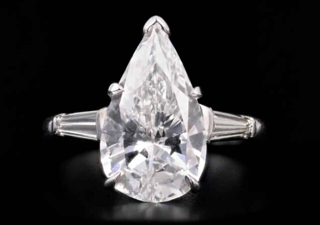 featured image for post: Why Rings with Pear-Cut Gems Are Unconventional Favorites