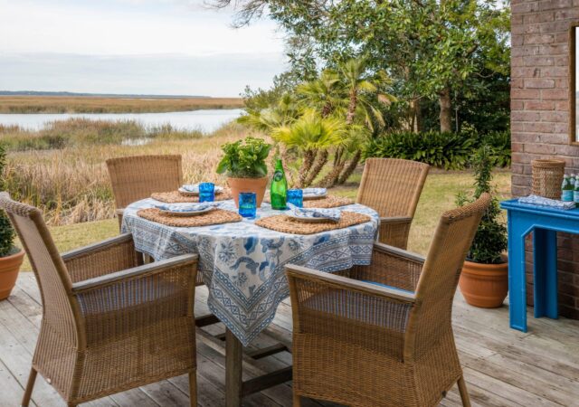 featured image for post: 35 Wondrous Outdoor Dining Spaces