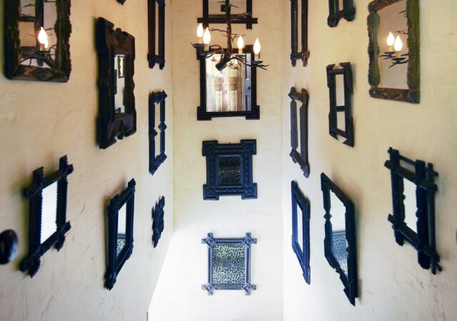 featured image for post: Tramp Art, America’s Most Misunderstood Art Form, Is Trending in Interiors