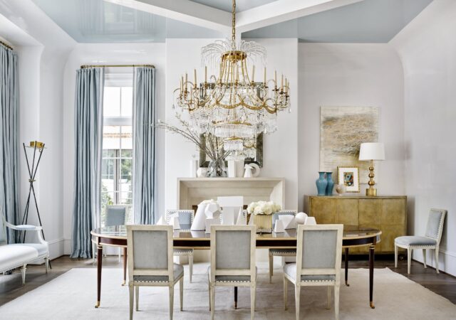 featured image for post: A Room We Love from the 1stDibs 50: Suzanne Kasler