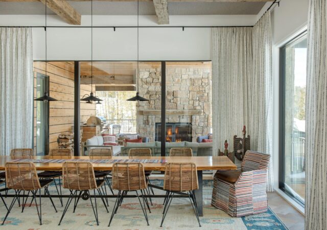 featured image for post: 30 Sumptuous Dining Rooms