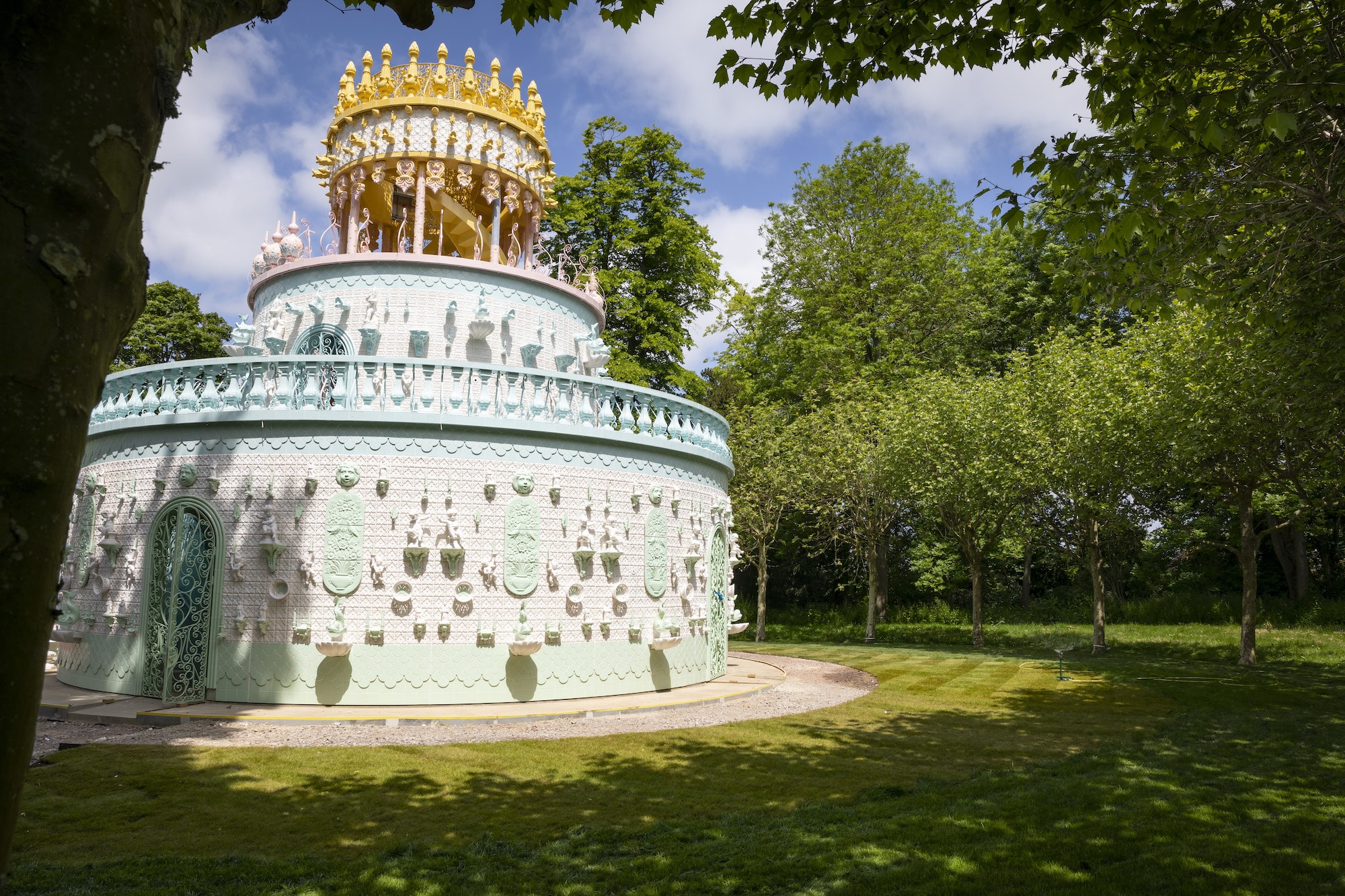 A Giant Wedding Cake Has Us Looking at Portuguese Tiles in a New Light