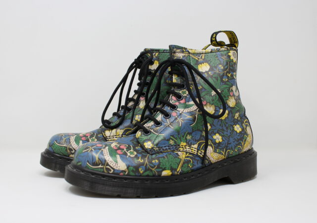 featured image for post: This New Exhibition Is Dedicated to William Morris Mania